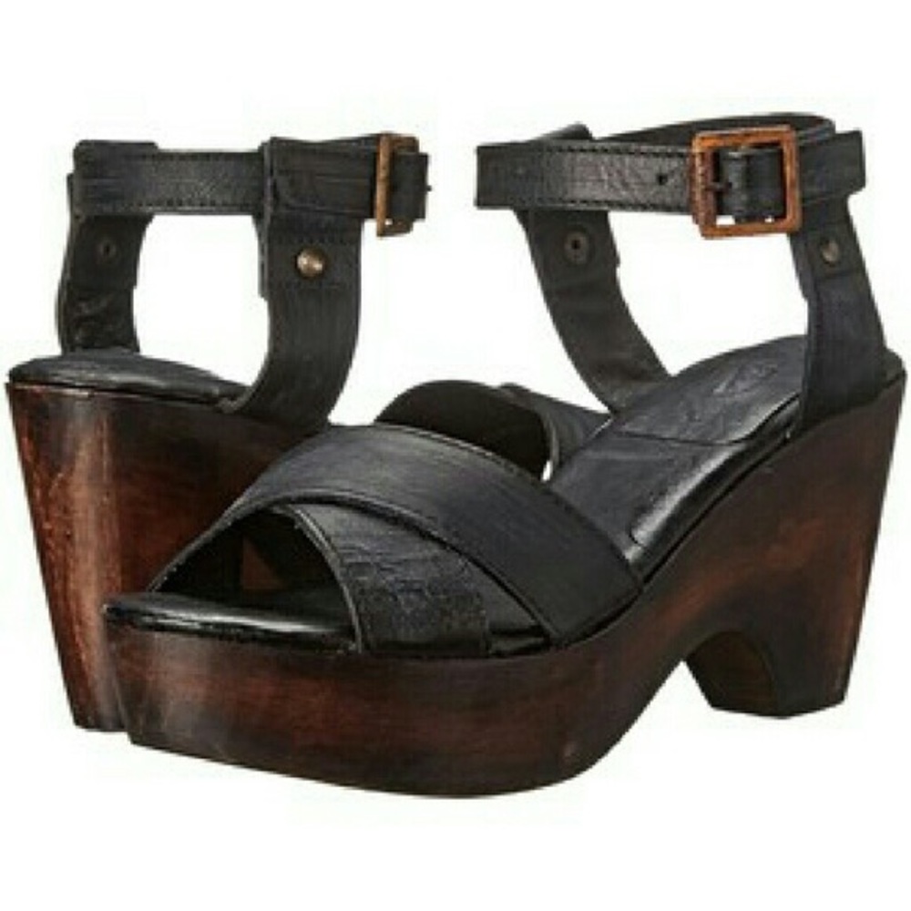 NEW! Freebird by Steven Cape Leather Platform Wedge Buckle Strap Sandal